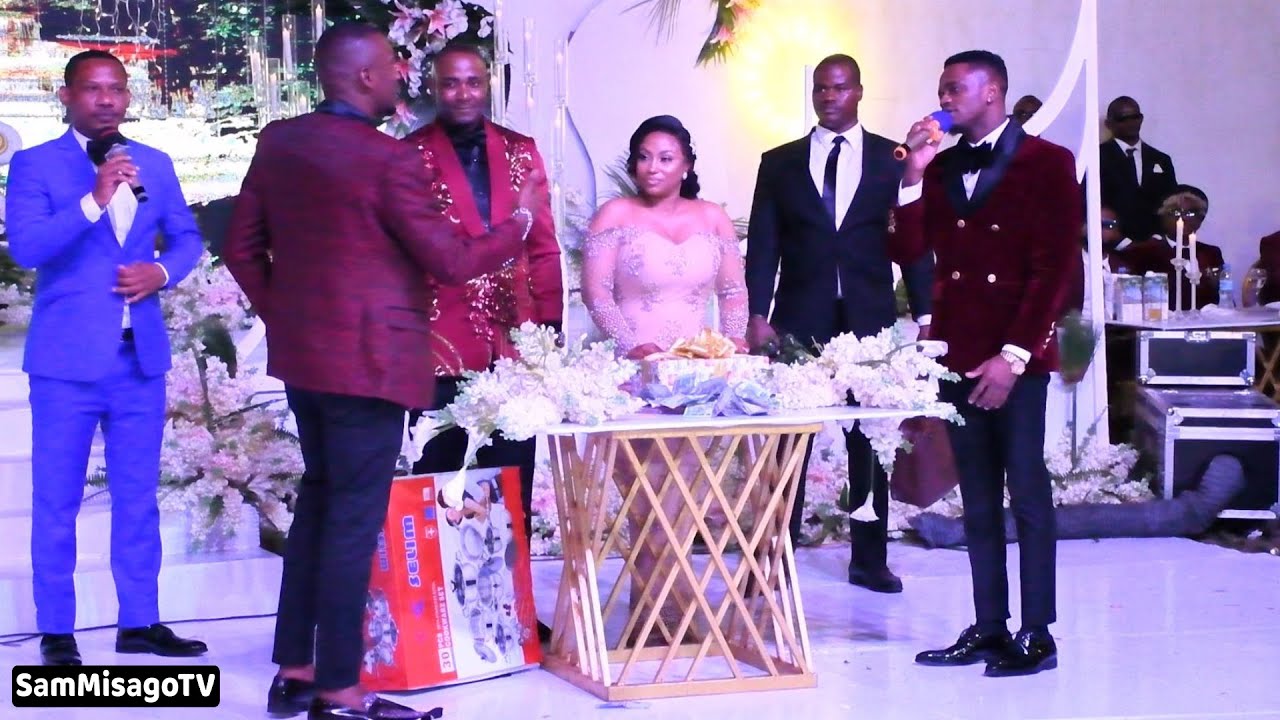 DIAMOND PLATNUMZ Amwaga PESA Mbele Ya Mashemeji Kwenye Harusi Ya ESMA SHUHUDIAA