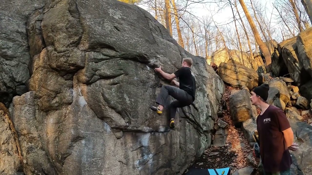 Powerlinez Bouldering - Underking V6 - Aidan Turner