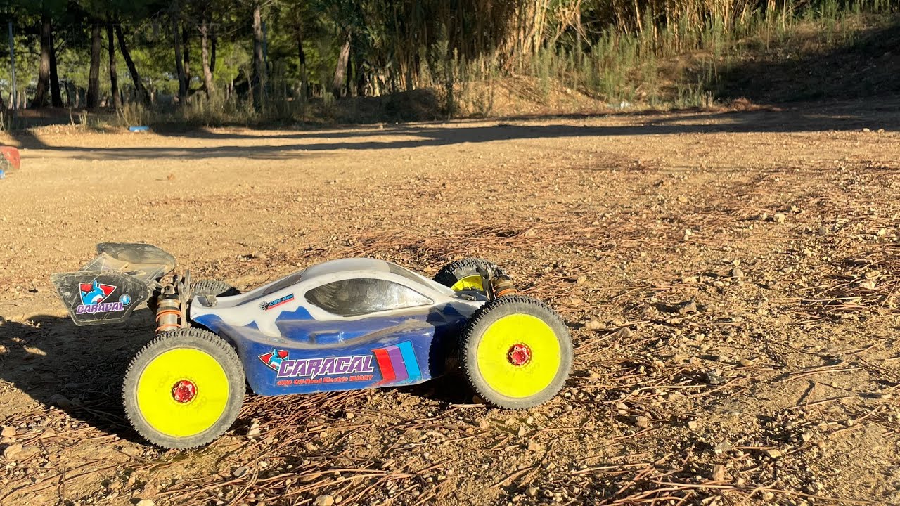 Un pilote du dimanche sur un circuit de compétition (Ming Yang Caracal -  Modélisme Agathois)