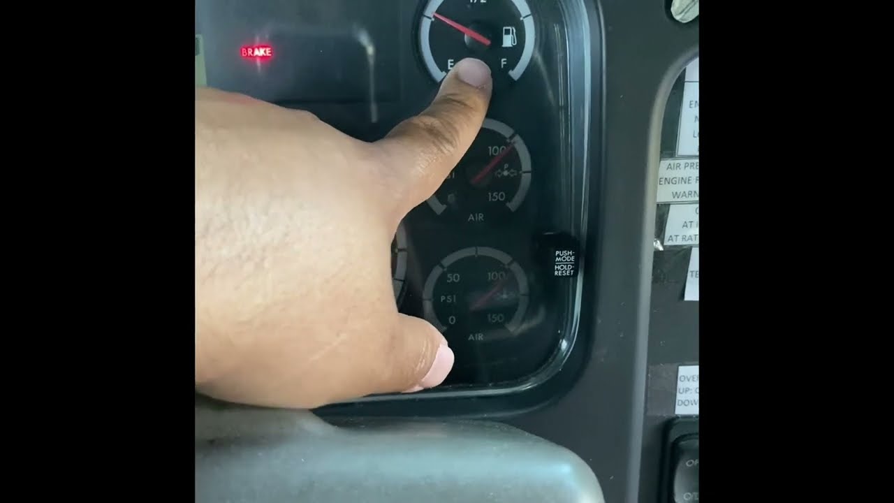 2005 Freightliner Businesses class M2 walkaround