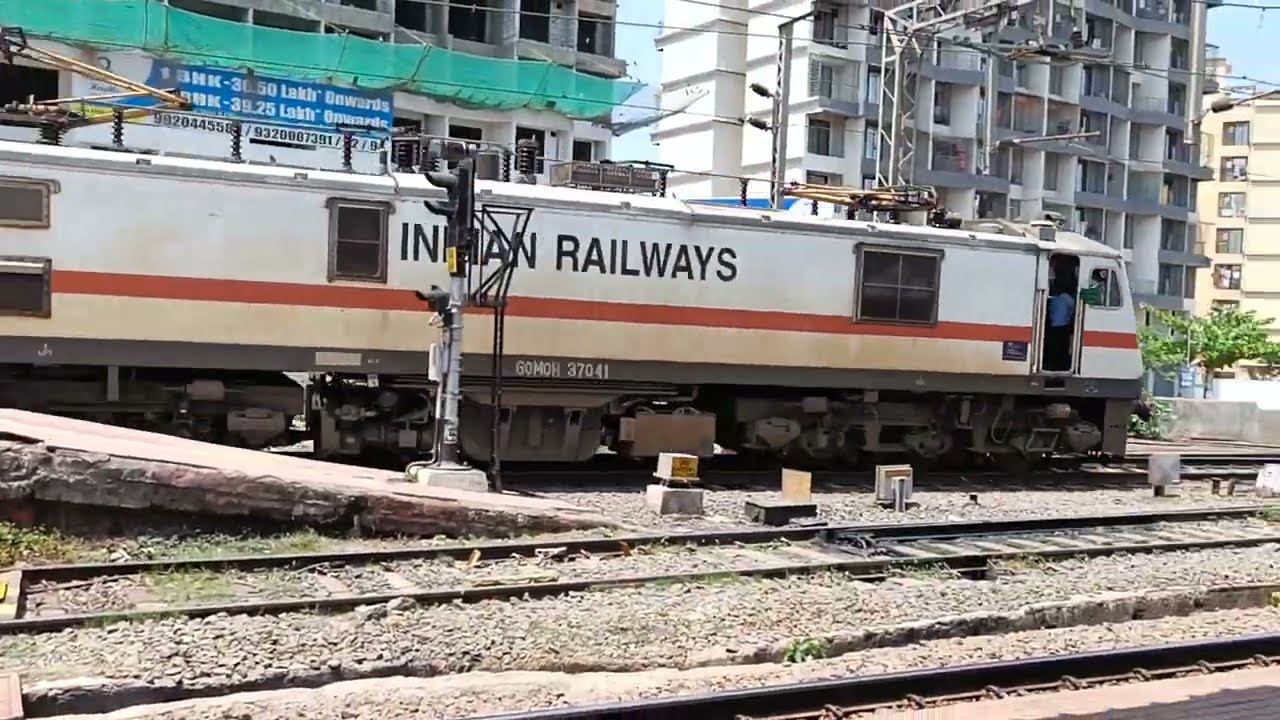 LHB PAWAN EXPRESS SKIPPING TITWALA BEHIND GOMOH WAP7 37041