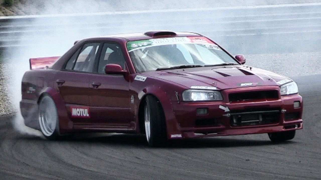 Nissan Skyline R34 Sedan with LS3 Engine Drifting