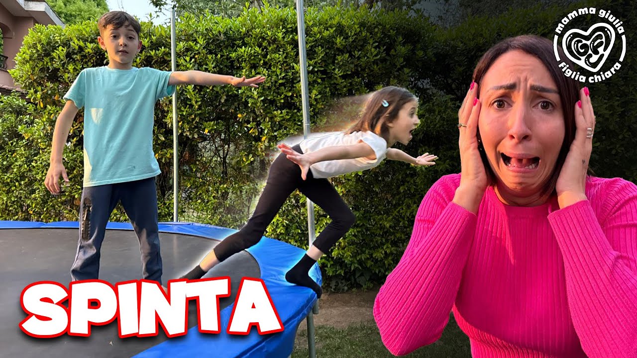 FIGLIODIEGO SPINGE DAL SALTA SALTA FIGLIACHIARA, CADE E SI FA MALE! MAMMAGIULIA LI SGRIDA!