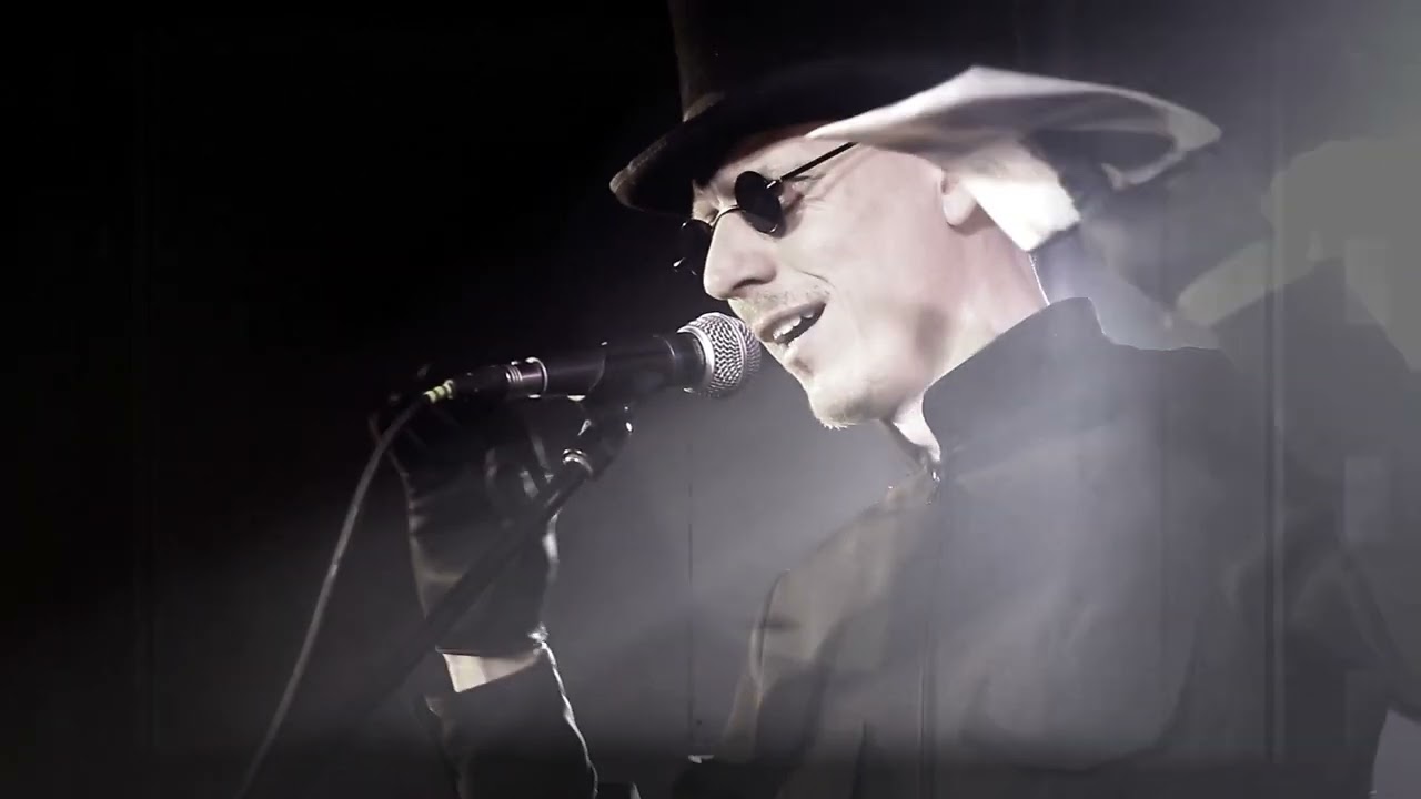 Дуэт с Мэри Нижегородовой (Wallace Band), аккомпанирует Дмитрий Аникеев-Сыроечковский (DAS Composer)