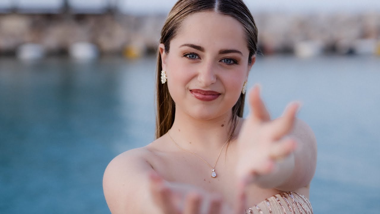 18 anni Nicole . La Barbie dal cuore d’oro | Cala del Golfo - San Salvo