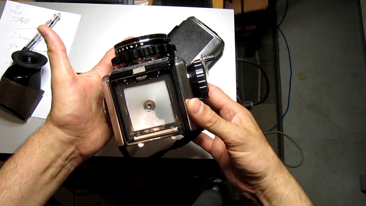 Bronica S2 distinctive signs: winding knob, serial number, winding/cocking noise