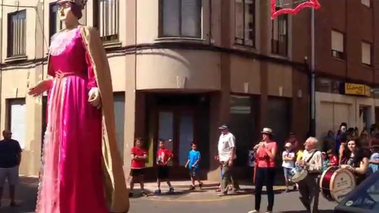 Gigantes y cabezudos - Santa María del Páramo, León Sep 4, 2014