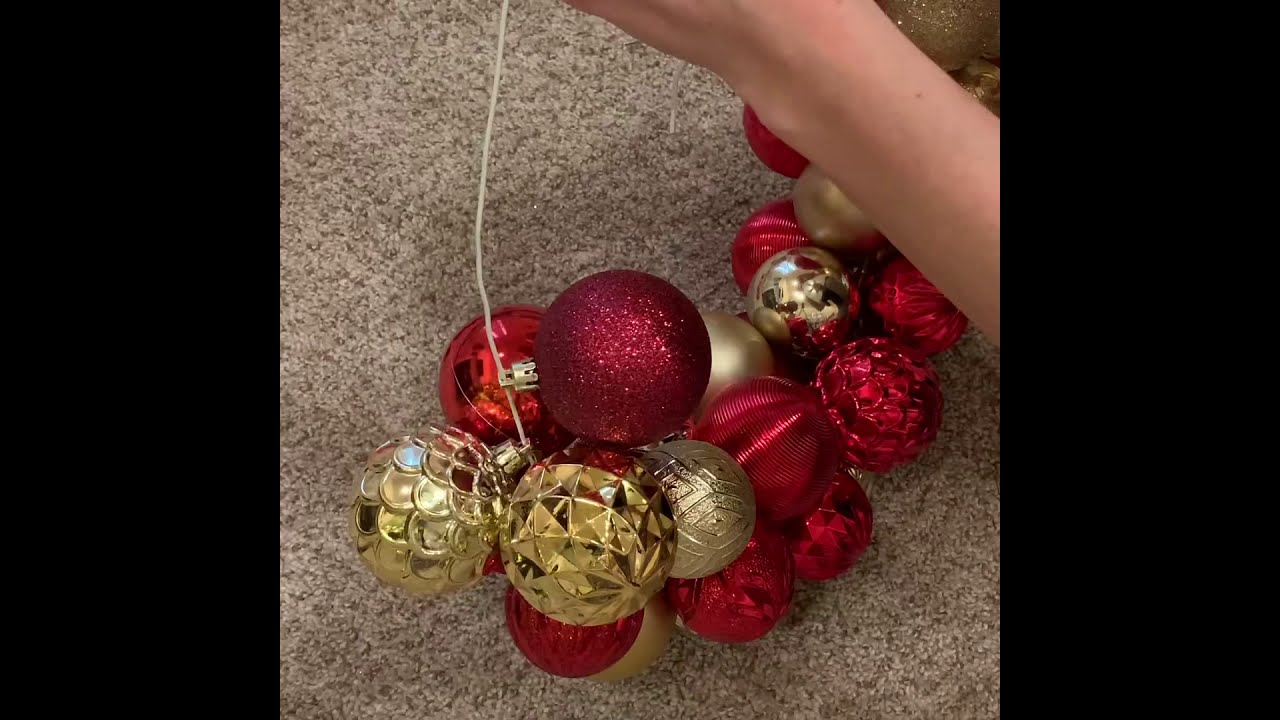 DIY CHRISTMAS ORNAMENT WREATH