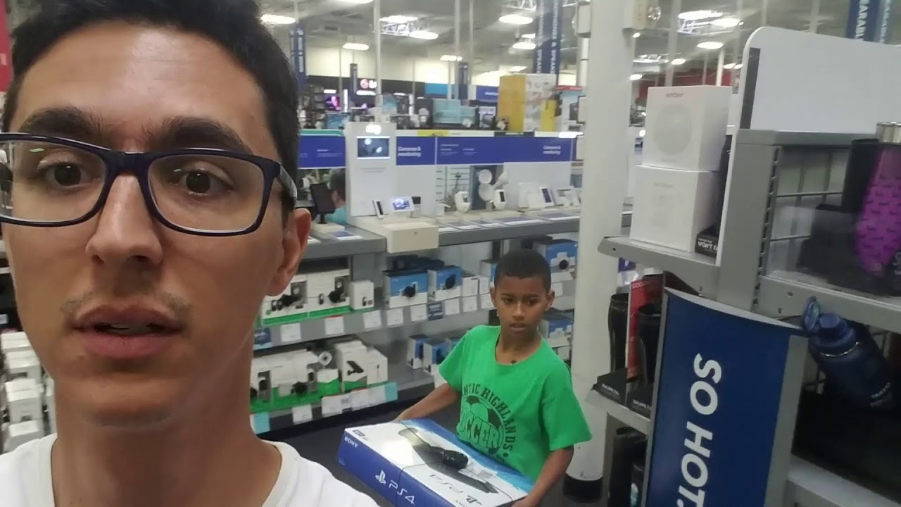 Preço do PlayStation 4 aqui nos Estados Unidos, comprei um para o Guilherme 🤫