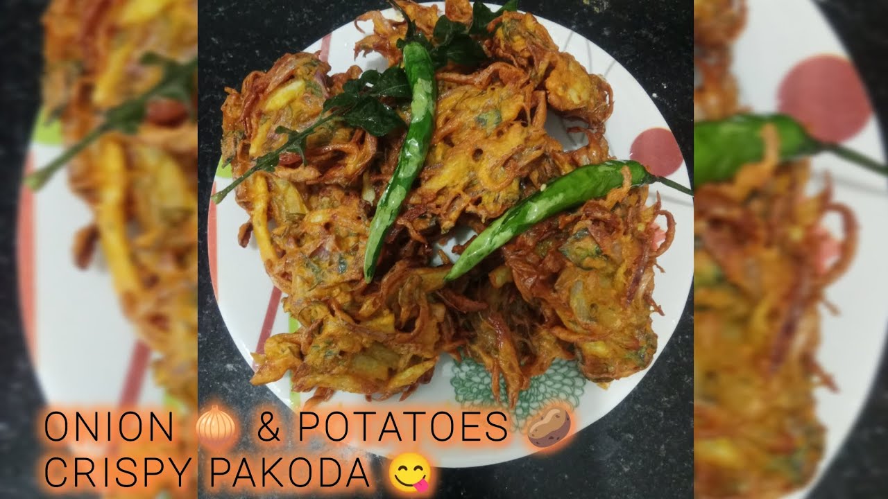 Thand main garam garam pyaz and potato ke pakode 😋