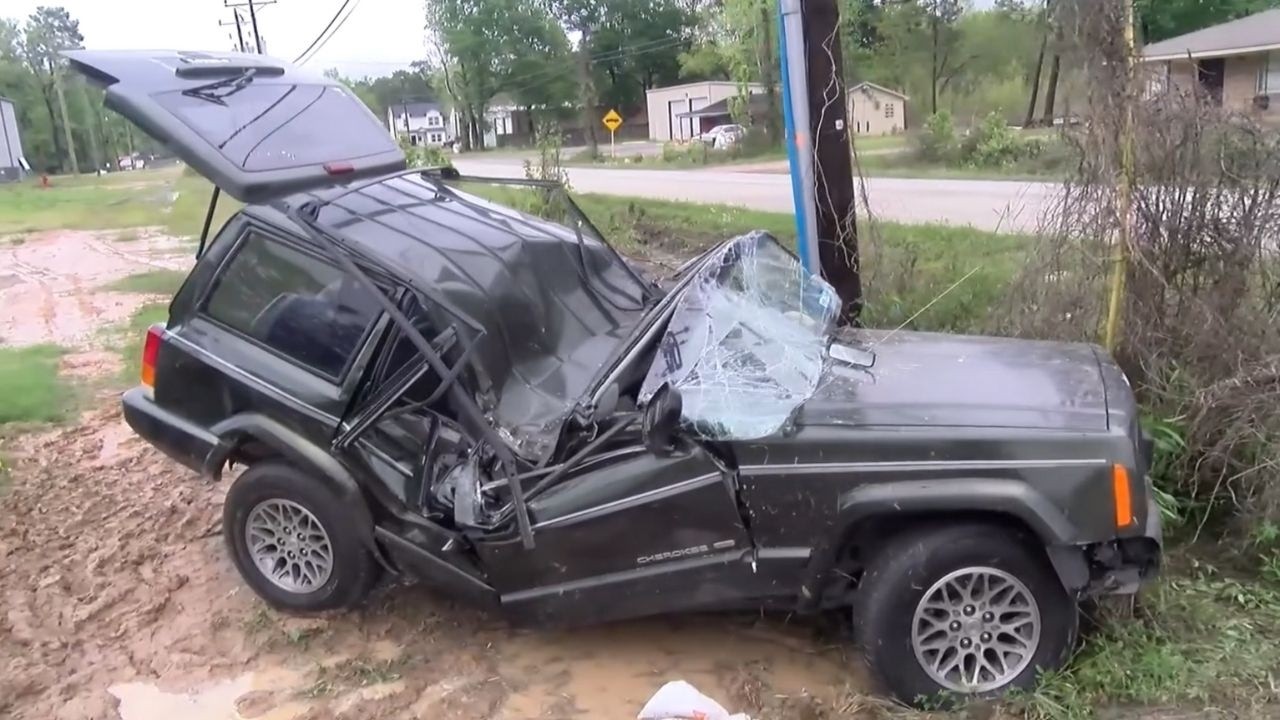 INSANE 4x4 Off Road Moments &ndash; Fails, Wins & Crashes You Must See! 💥🚙