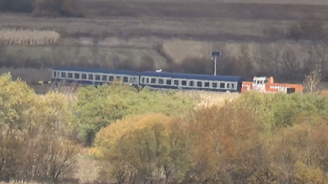 Trenul R5626 într-un peisaj de toamnă (23.10.2021)