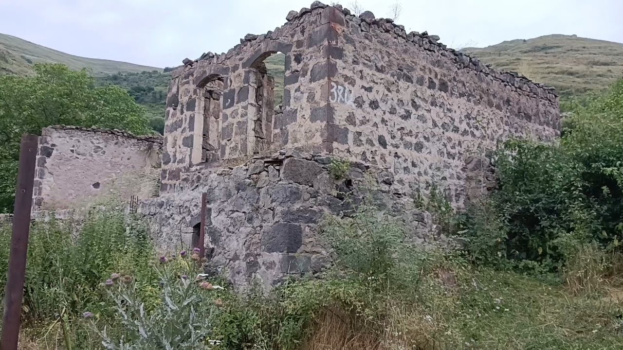 Laçın Mirik rəhmətlik Aslan kişinin evi. Sazda Səyyaf Kəlbəcərli segah