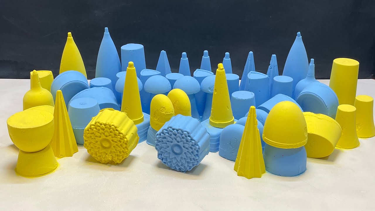 Crushing the attractive yellow-blue baking soda
