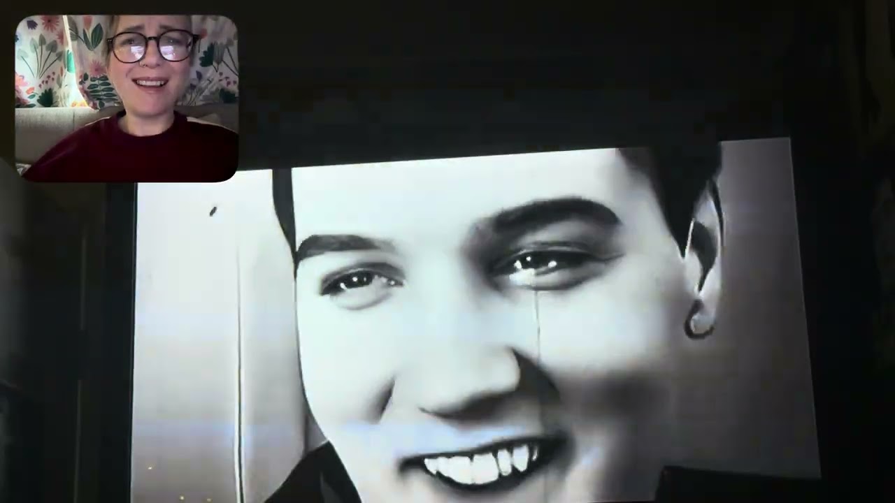 Wearing that night life look! Elvis! Reaction 