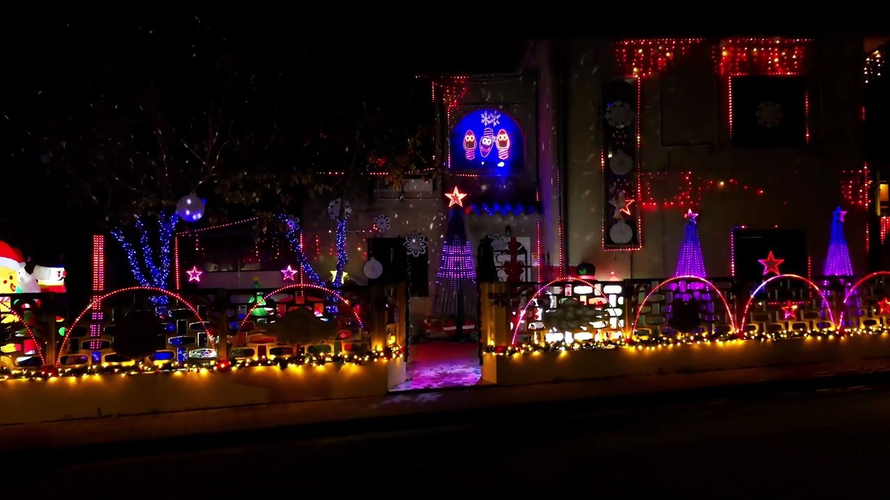 Golden HUNTR/X - Christmas Light Show 2025