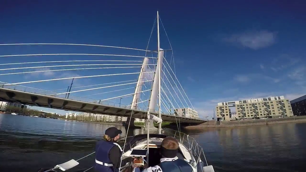 Sunny cruise with Boström 31 MK2