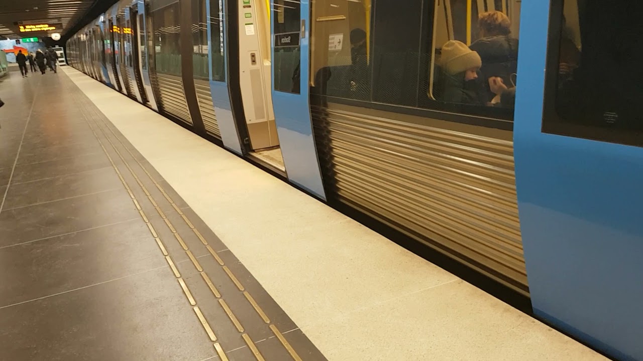 C20 Mot Mörby Centrum vid 🔴 Stadion.