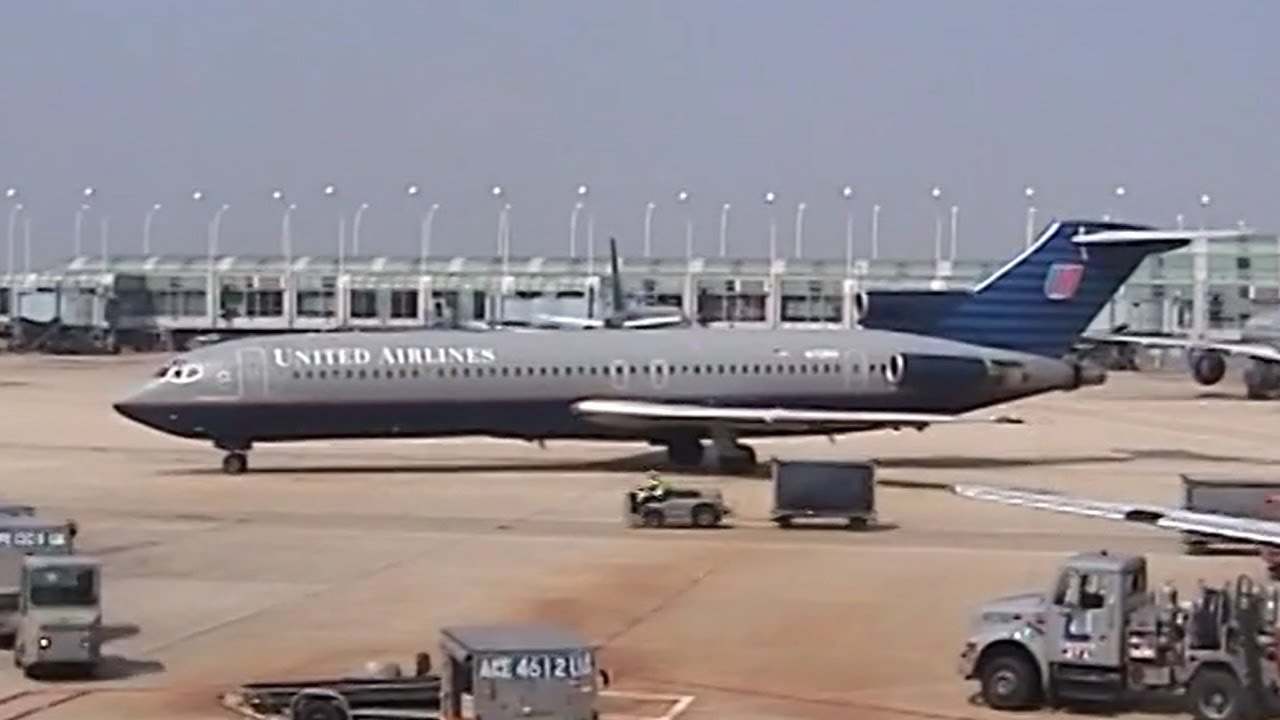 Chicago O'Hare Airport ORD - United Airlines 727 Battleship Gray livery - plane spotting August 2001