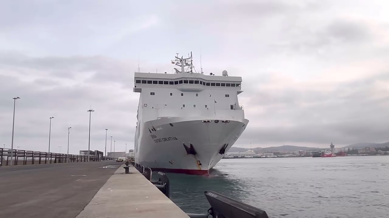 Salida del ferry ‘Dénia CC’ del dique norte del puerto de Algeciras 