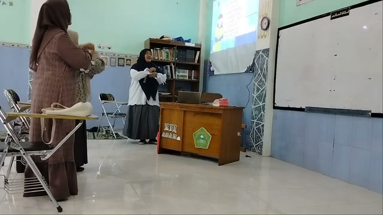 3 Mahasiswa Praktek Microteaching, Model Pembelajaran: Cooperative Learning (video 1)