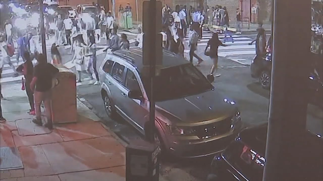 Teens take over South Street, looting Walgreens Pharmacy
