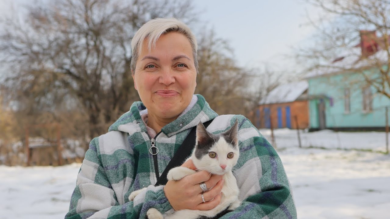 Кот Марсик и кошка Маня. Деревенская жизнь