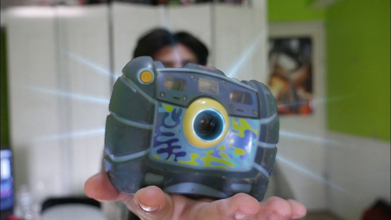 HACIENDO FOTOS CON CÁMARA DE JUGUETE