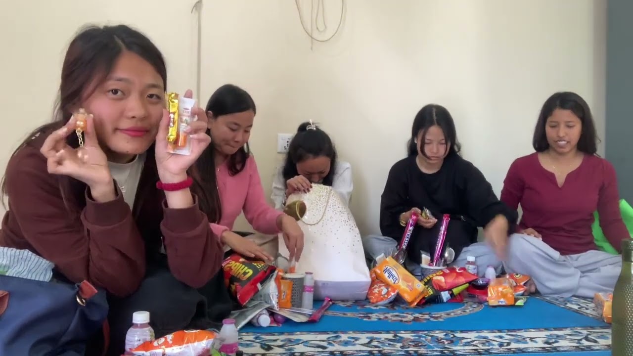 Color Gifts exchange game 🩷💚🖤❤️🩵🩶🧡💙🤍💛💜🤎