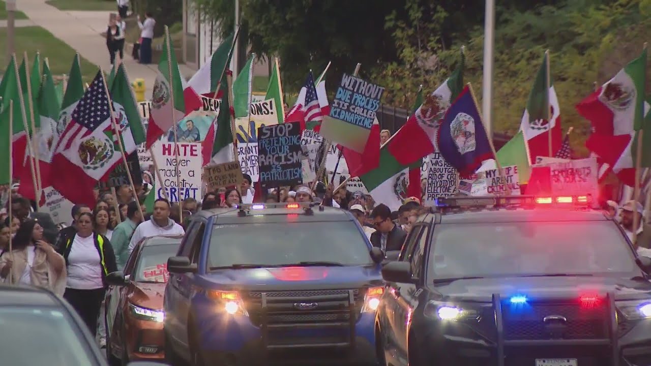 Community peace walk in Waukegan shows support to families affected by ICE activity