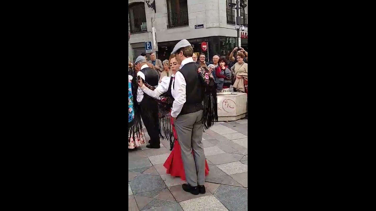 Chotis en Calle Arenal (Madrid)