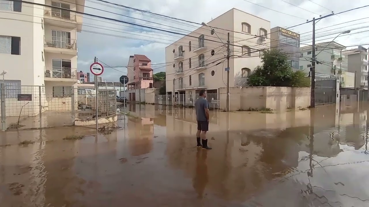Rota 128 - Quase 4 horas de chuva em Sorocaba SP, pontos da Avenida Dom Aguirre,  foi sinistro...