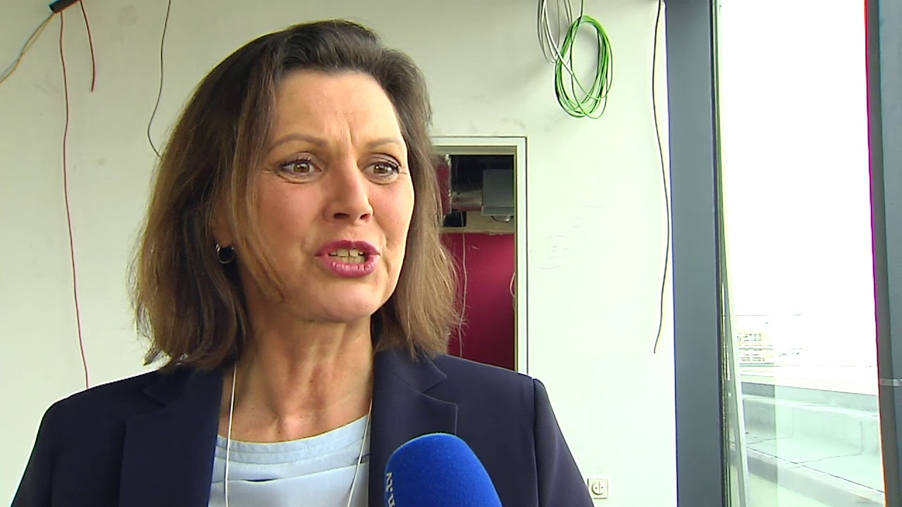 Ilse Aigner gibt Einblicke in ihr neues B&uuml;ro im Bauministerium