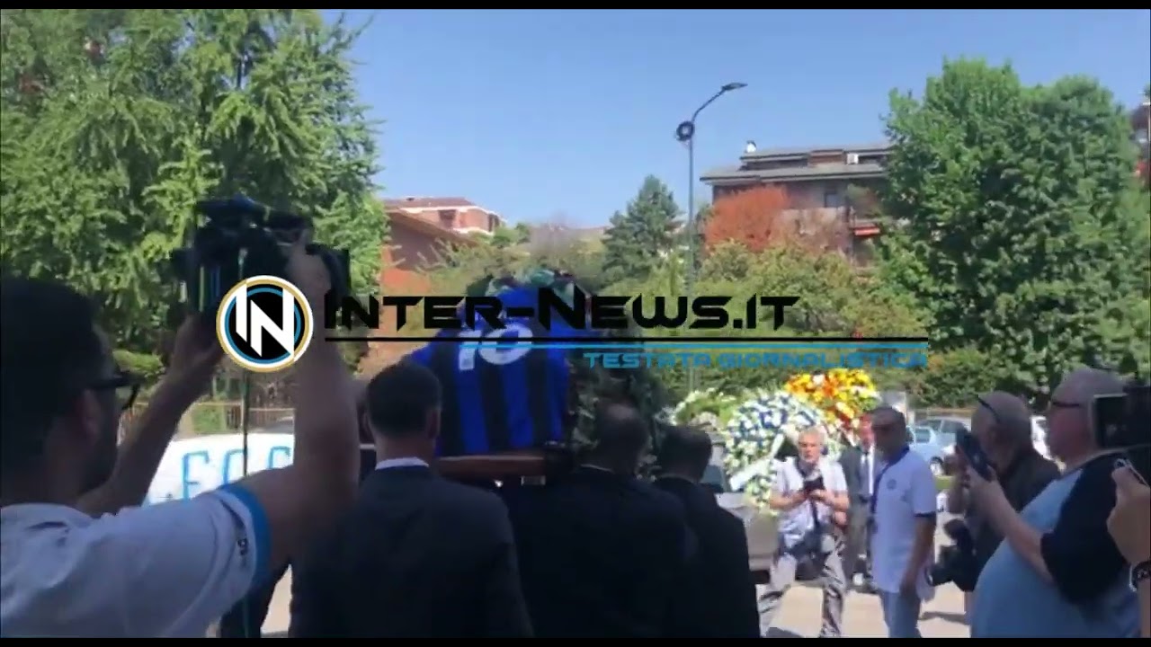 Funerali di Luis Suárez, il saluto della Curva Nord