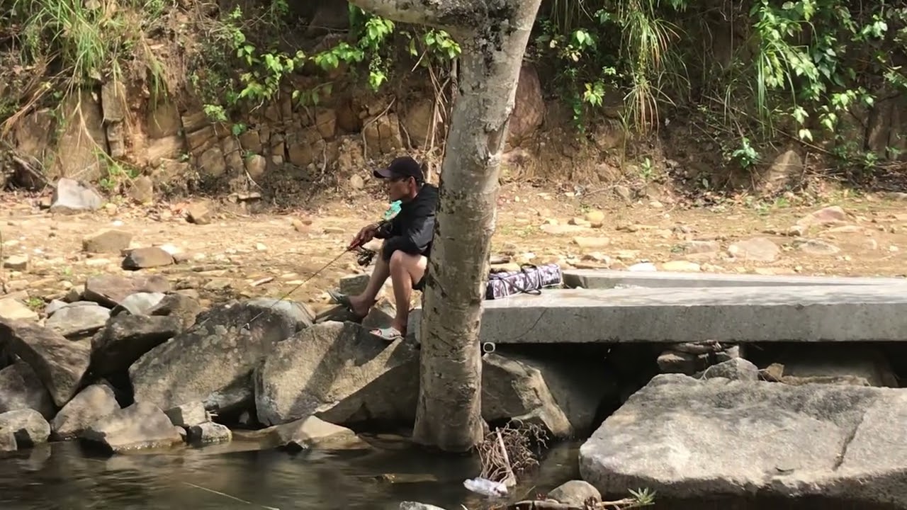 Tắm suối sung xã tu bông