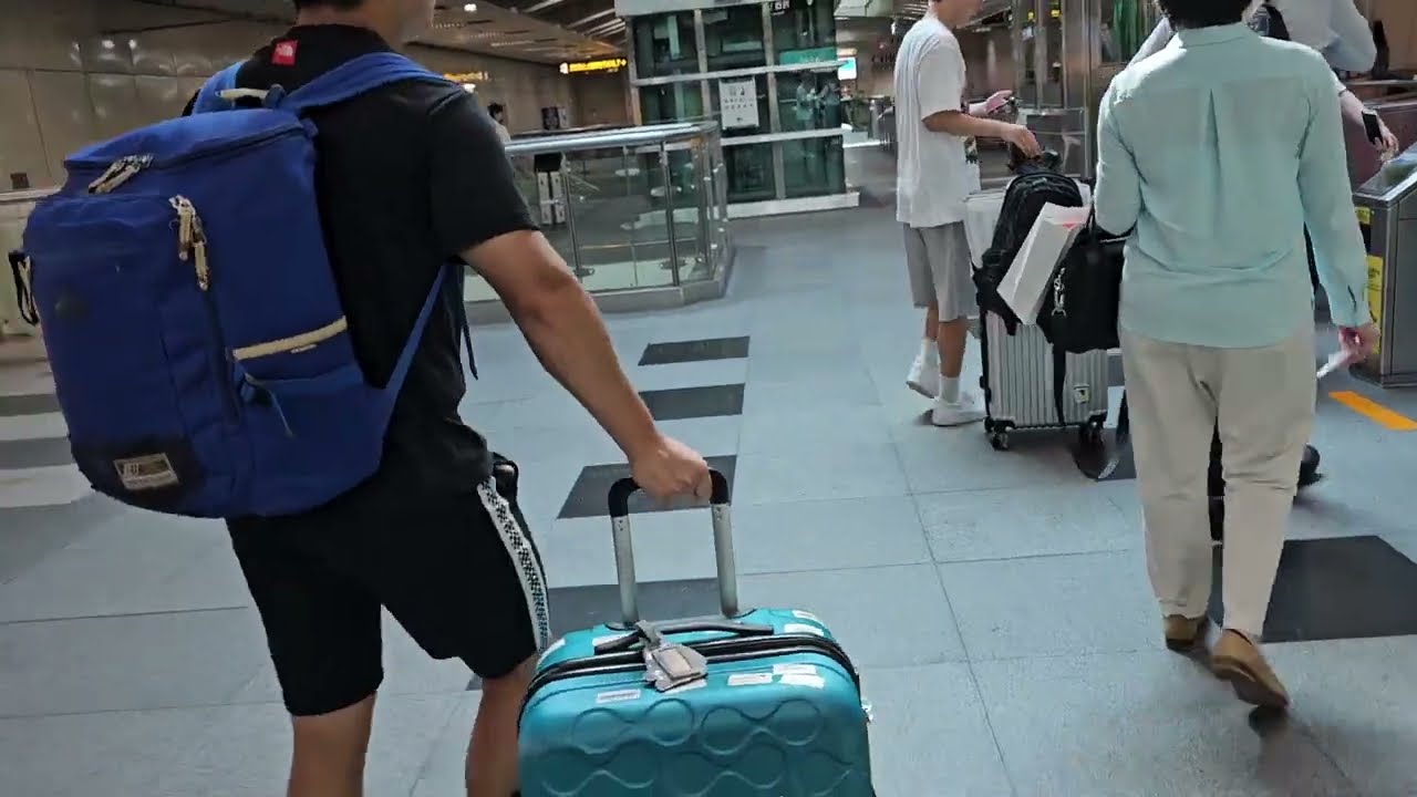 Kaohsiung - Guess How long from MRT Platform to Airport Arrival Hall 