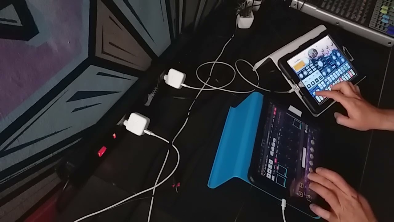 Jamuary 30. iElectribe, Groove Rider GR16 & Pure Acid iOS apps. 175 bpm.