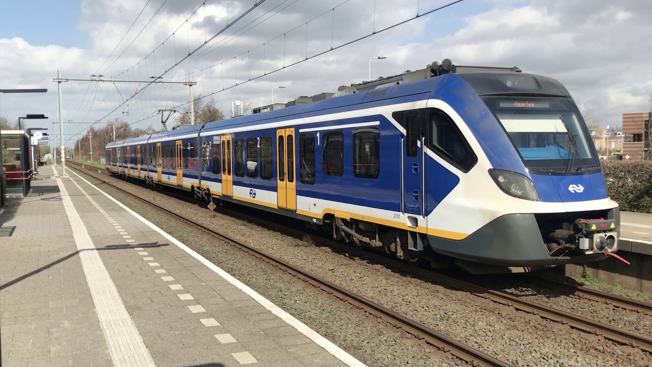 Treinen op Station Voorhout