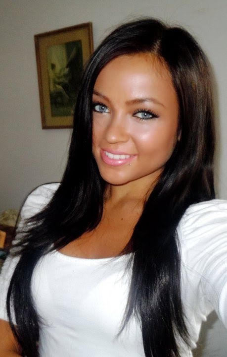 Neutral Eyes & Coral Lips