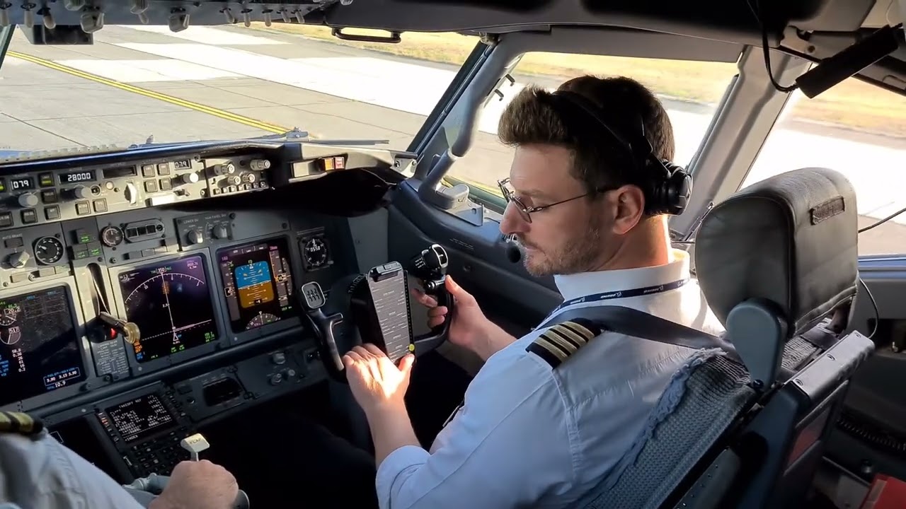 Boeing B737 Pilot View  Startup Take Off And Landing To Paris CDG