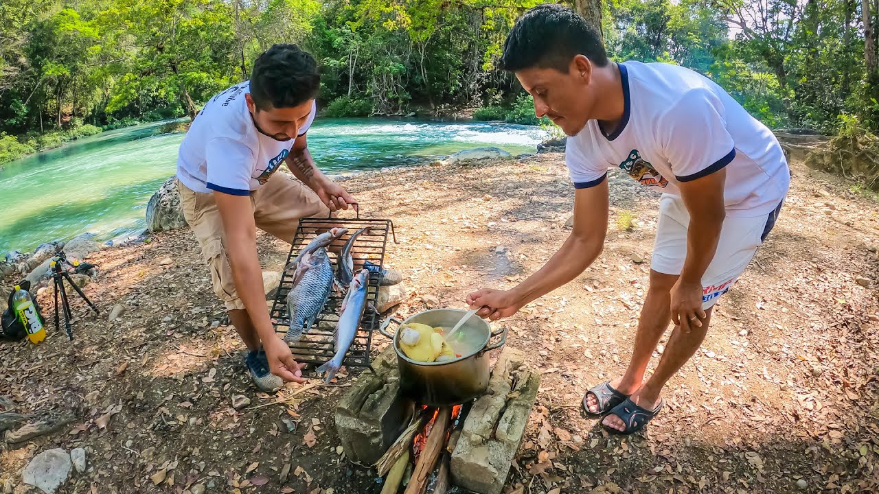 Caldo de Pescado y Gallina Una Mezcla Deliciosa