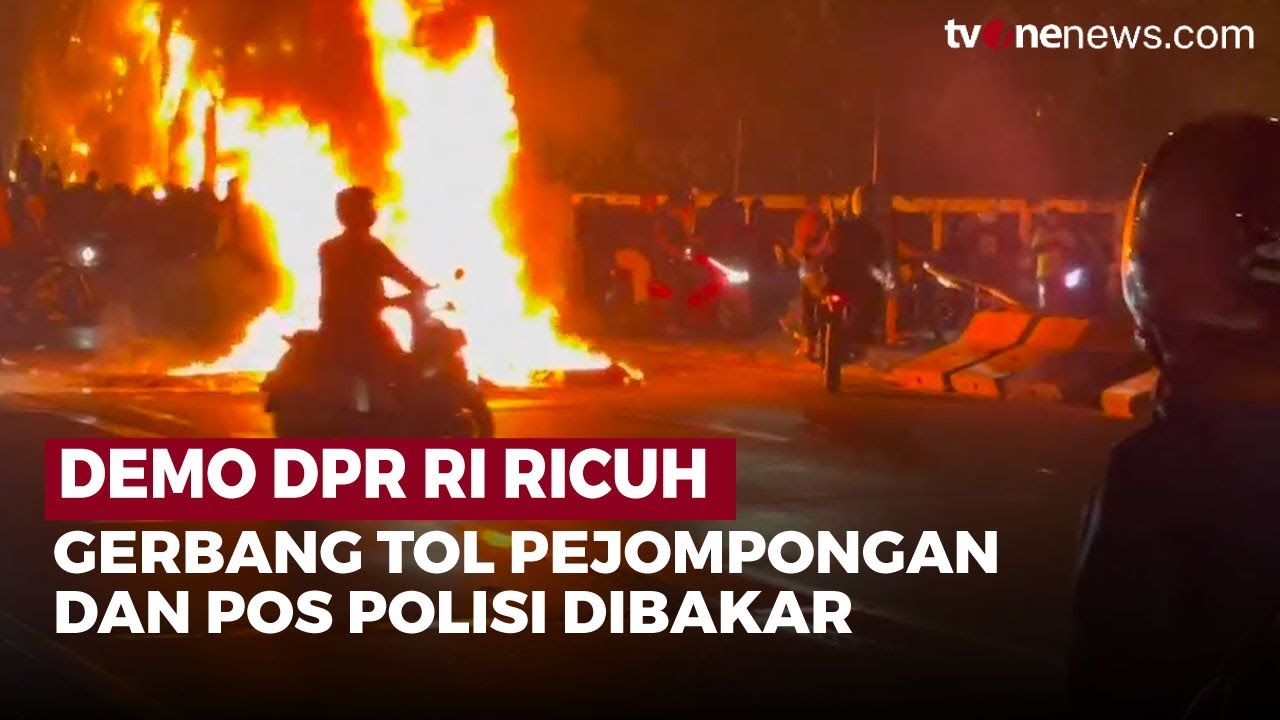 Demo Depan DPR RI Ricuh, Gerbang Tol Pejompongan dan Pos Polisi Slipi Dibakar | OneNews Update