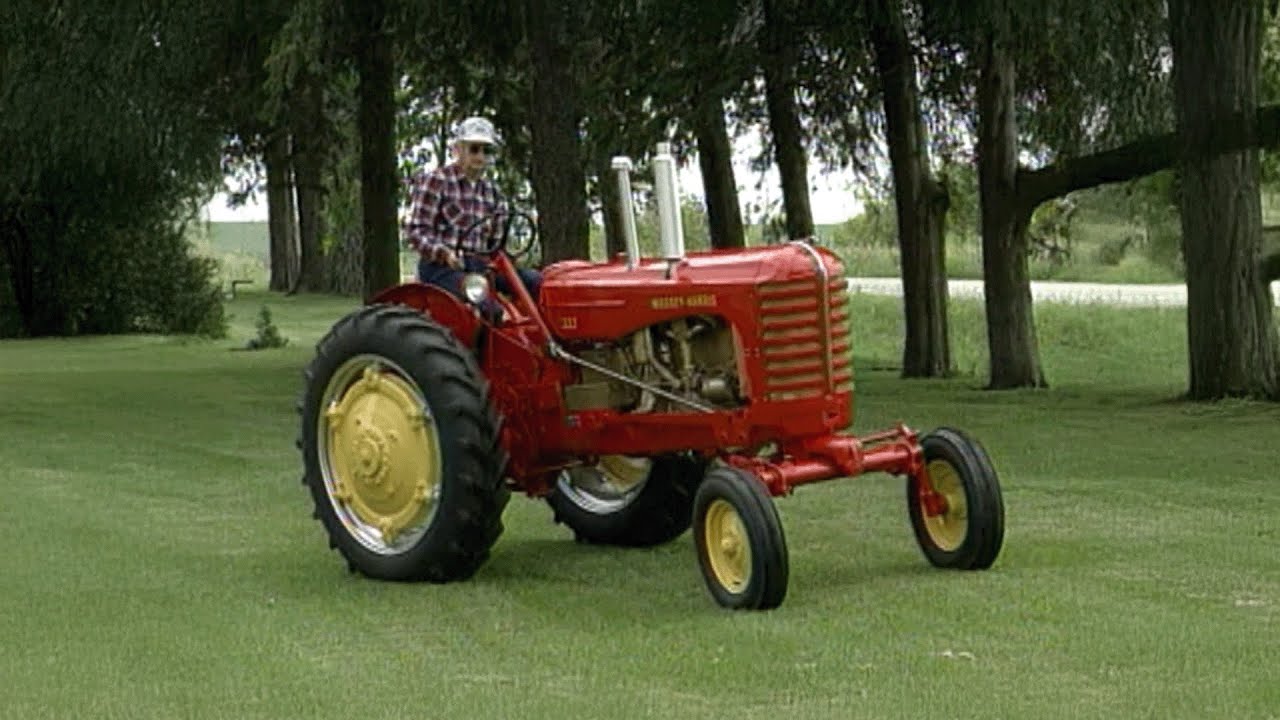 Первый трактор сошёл с конвейера! Massey Harris 333 1956 года выпуска, цвет «Рождественский красн...