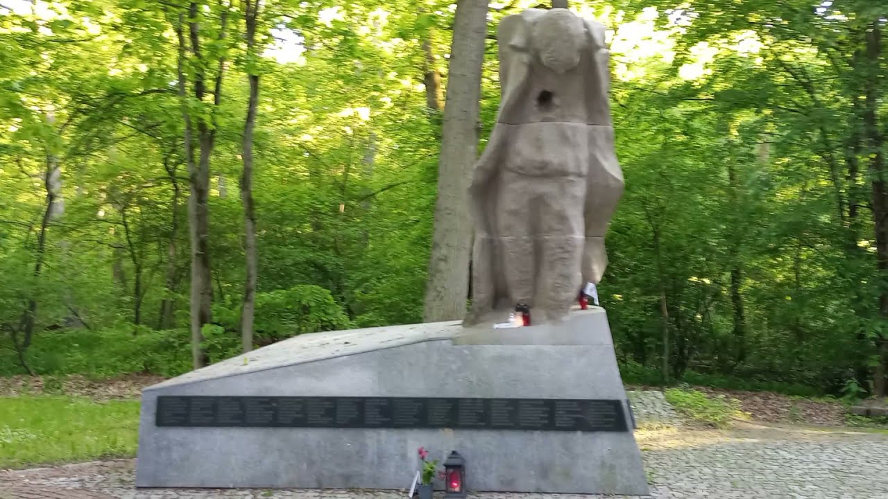 Podr&oacute;że małe i duże. 50 #  Barbarka Toruń. Miejsce pamięci. Wycieczka wokoło komina.