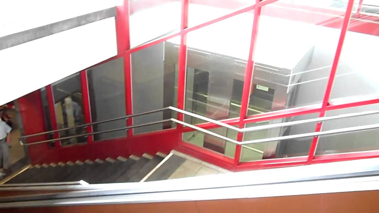 Rolltreppen Aufzug in Hamburg