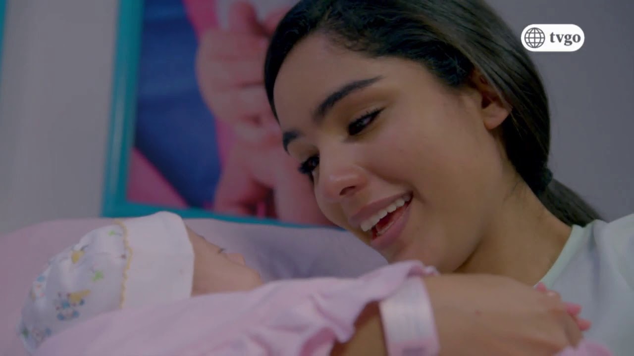 La bebé de Valentina nació y rompió en llanto al tenerla en brazos