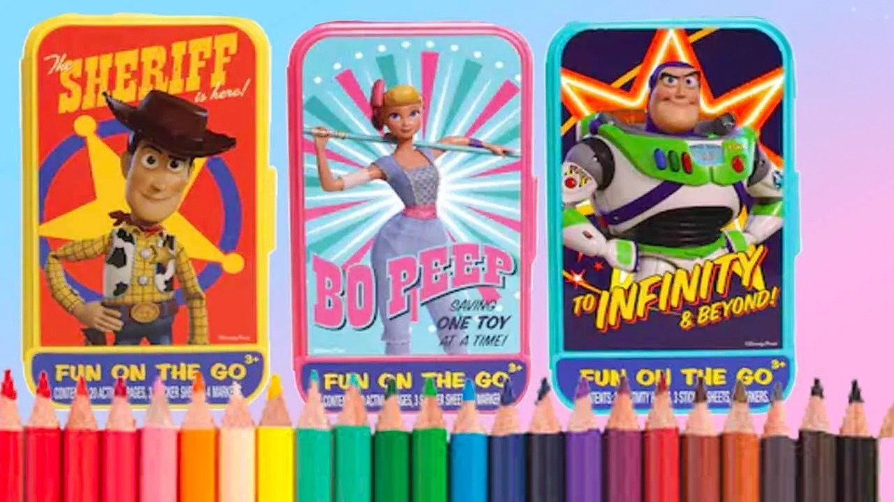 Andre coloreando cajitas con dibujos de Toy Story 4!!!