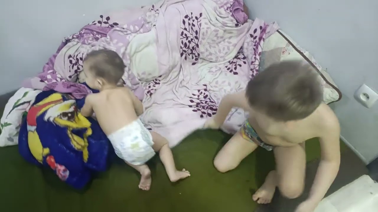 Марк Эммануэль с братиком играют #маркэммануэль #топ #братья #детскоетворчество 