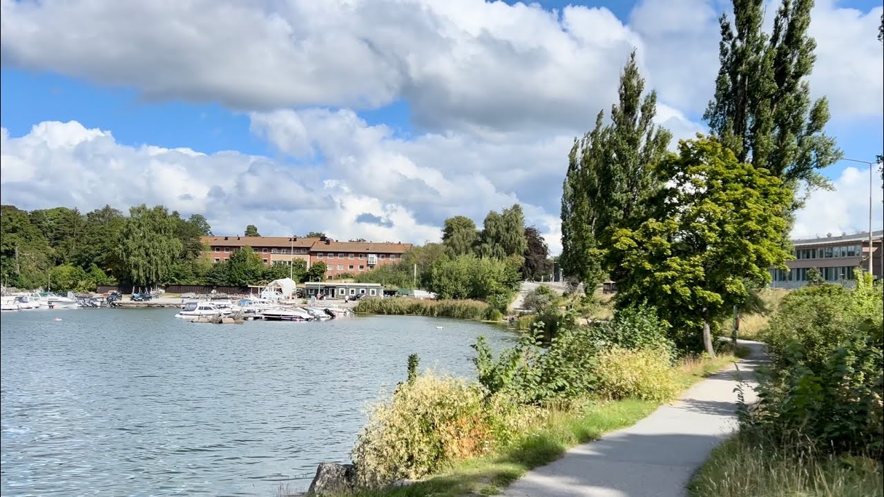 Stockholm Walks: Bellevue park to S&ouml;derbrunn gardens. The northern border of Stockholm city. 