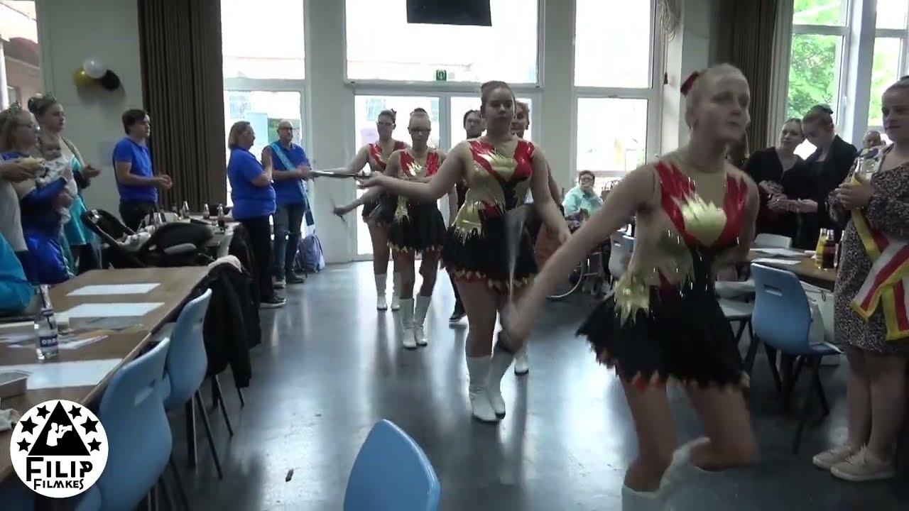 intreden van de Majoretten groep  crescendo